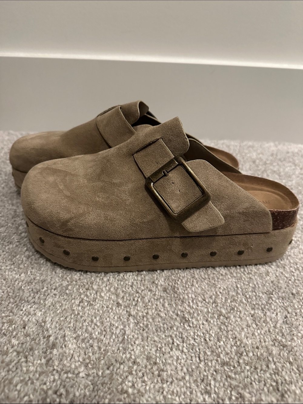 Madden girl platform stud buckle clogs size 9